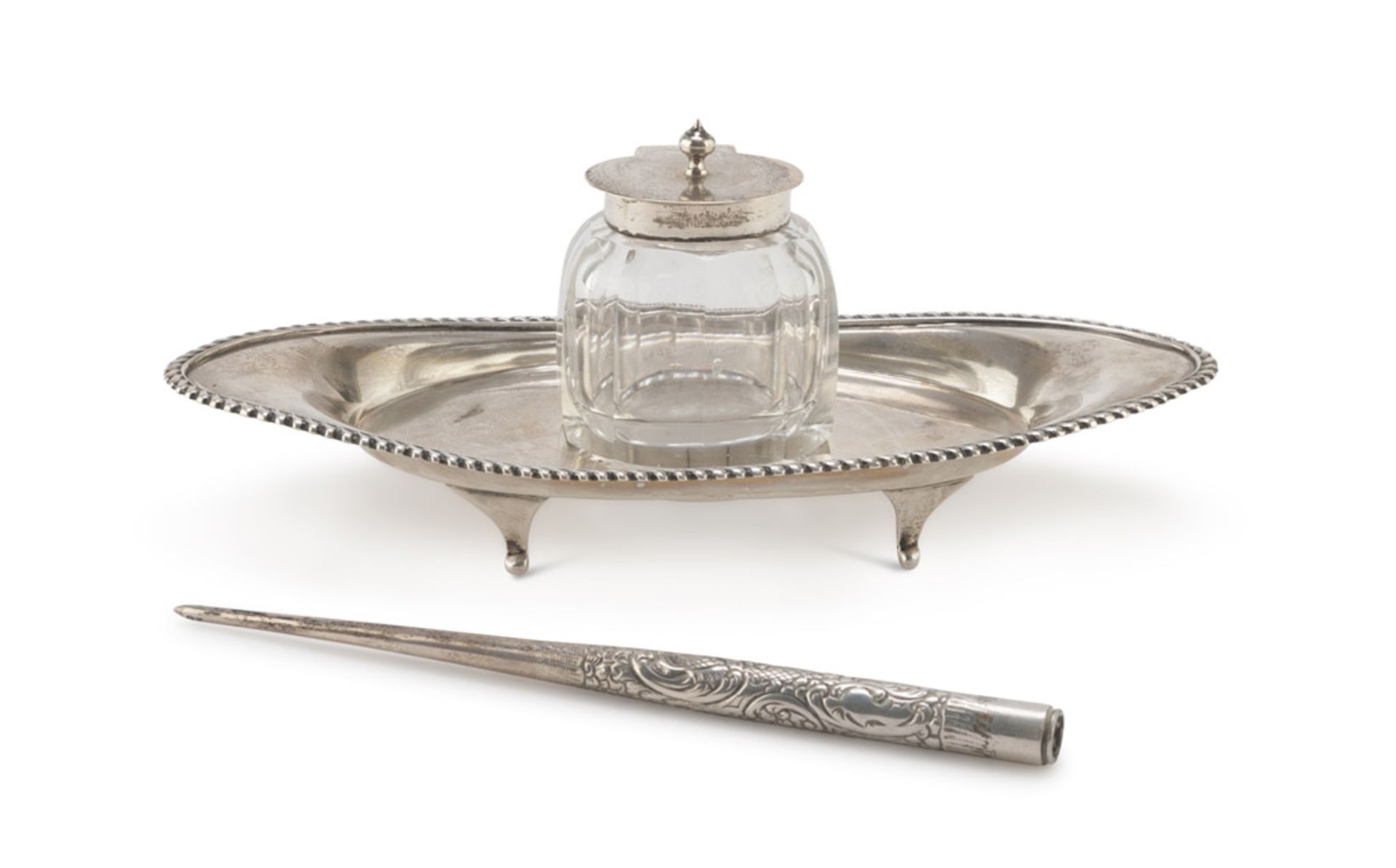 INKWELL IN SILVER, PUNCH BIRMINGHAM 1901 with small basin in cut glass and oval dish. Complete of