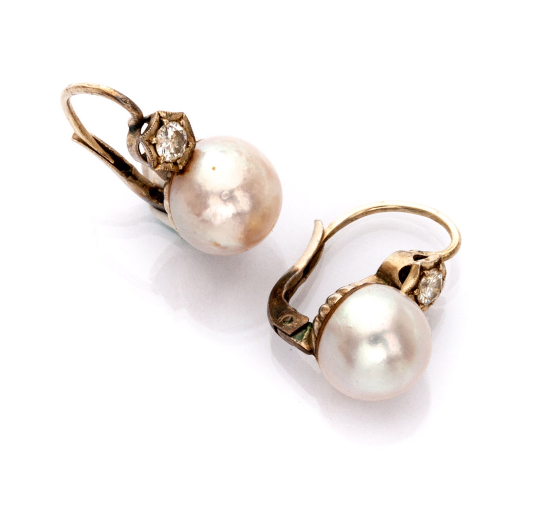 PAIR OF EARRINGS in white gold 18 kts. with pearls and two diamonds. Total weight gr. 4,70. COPPIA