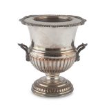 SILVERPLATED BOTTLE BUCKET, Punch Birmingham 1854/1895 Silversmith Deykin & Sons. Measures cm. 23