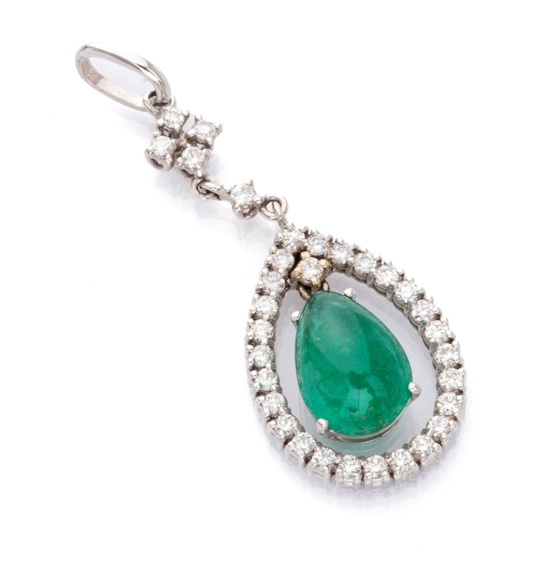 PENDANT in gold 18 kts., with cabochon cut emerald edged by diamonds. Length cm. 4,5, emerald ct.