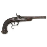ANTIQUE GUN, 18TH CENTURY in silver-plated metal and wood, to avancarica. Inserts in silver-plated