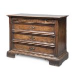 CHEST OF DRAWERS IN WALNUT, ROME LATE 17TH CENTURY front with four drawers with molded edges.