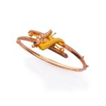 ATTRACTIVE BANGLE in yellow gold 14 kts., smooth body with central decoration shaped to lyre