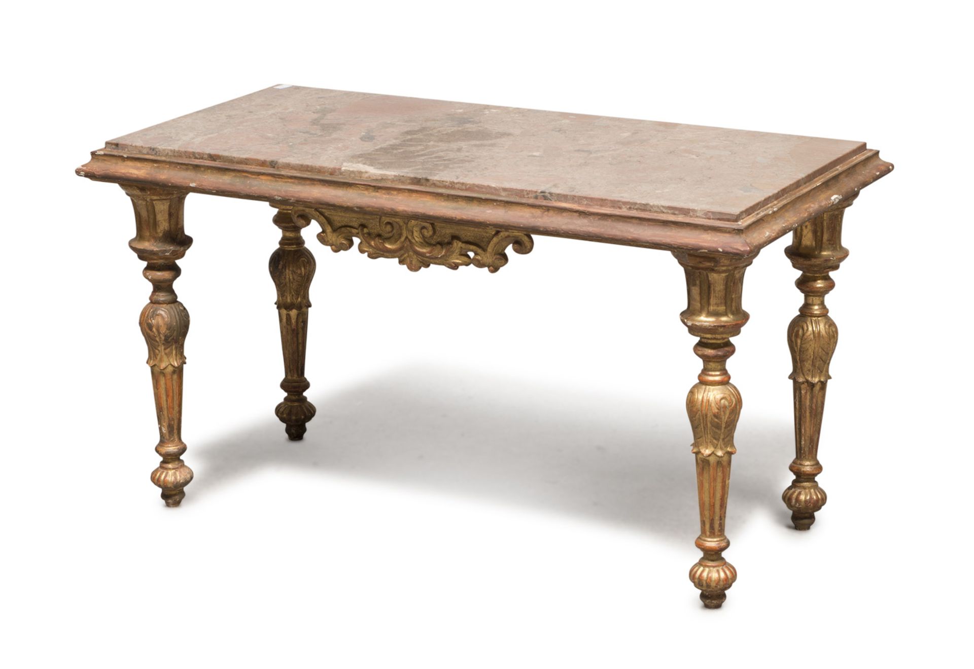 LIVING ROOM TABLE IN GILTWOOD, ANTIQUE ELEMENTS with top in coral breach pavonazza. Sculpted conic