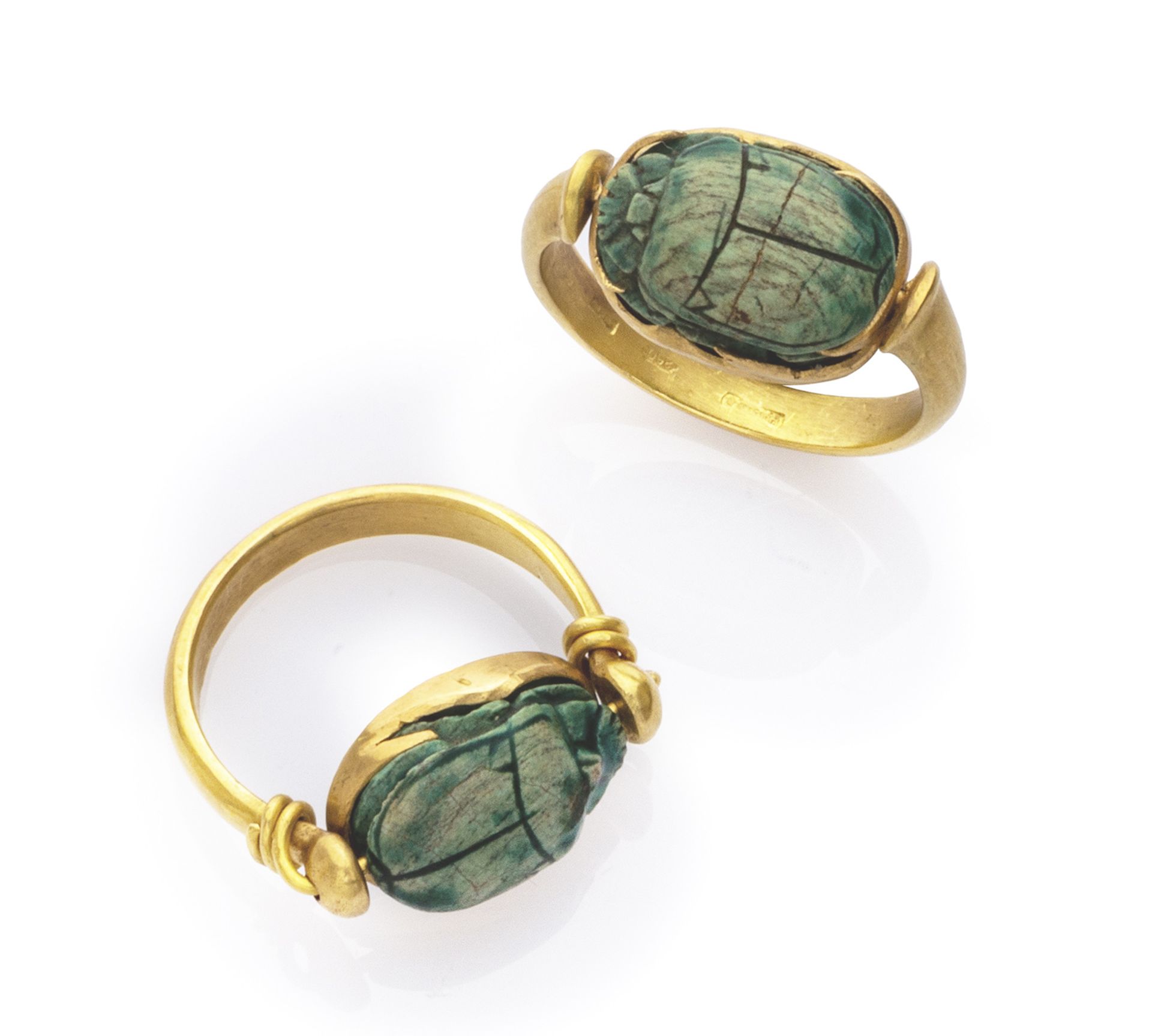 TWO RINGS with mount in yellow gold 18 kts., with beetles in antique green stone. Total weight gr.