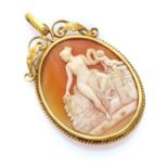 PENDANT with mount in yellow gold 18 kts., decorated by scrolls and leaves. Central cameo