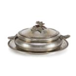 TUREEN WITH DISH IN SILVER-PLATED METAL, PUNCH SHEFFIELD 19TH CENTURY round body with flower on