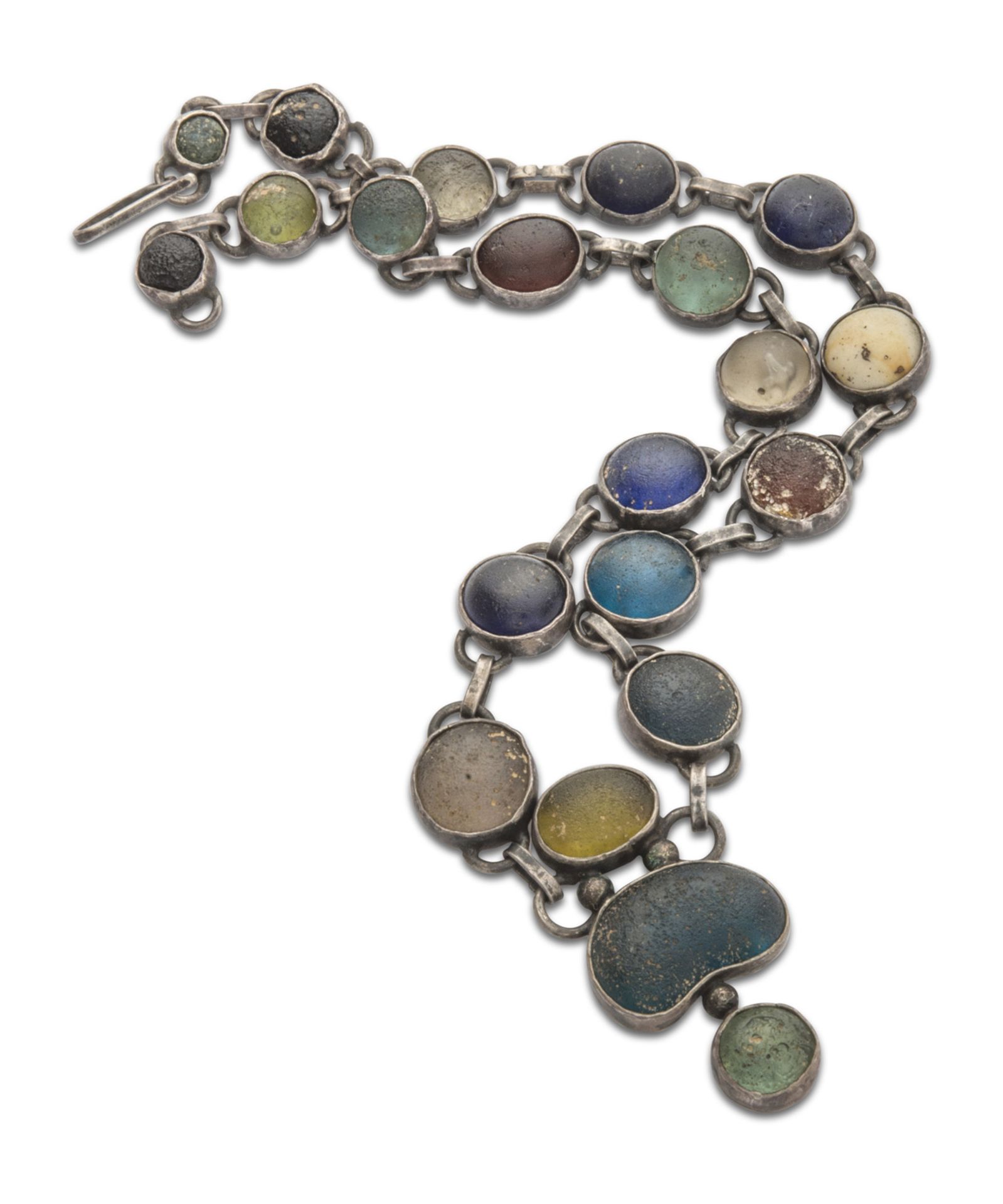 RARE NECKLACE with mount in silver with antique Faïance of different colours. Length cm. 46, total