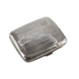 SNUFFBOX IN SILVER, PUNCH BIRMINGHAM 1924 ruled body engraved with honey comb, and initials.