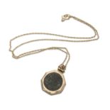 CHOKER in yellow gold 14 kts., with pendant of octagonal form with imperial Roman coin. Length cm.