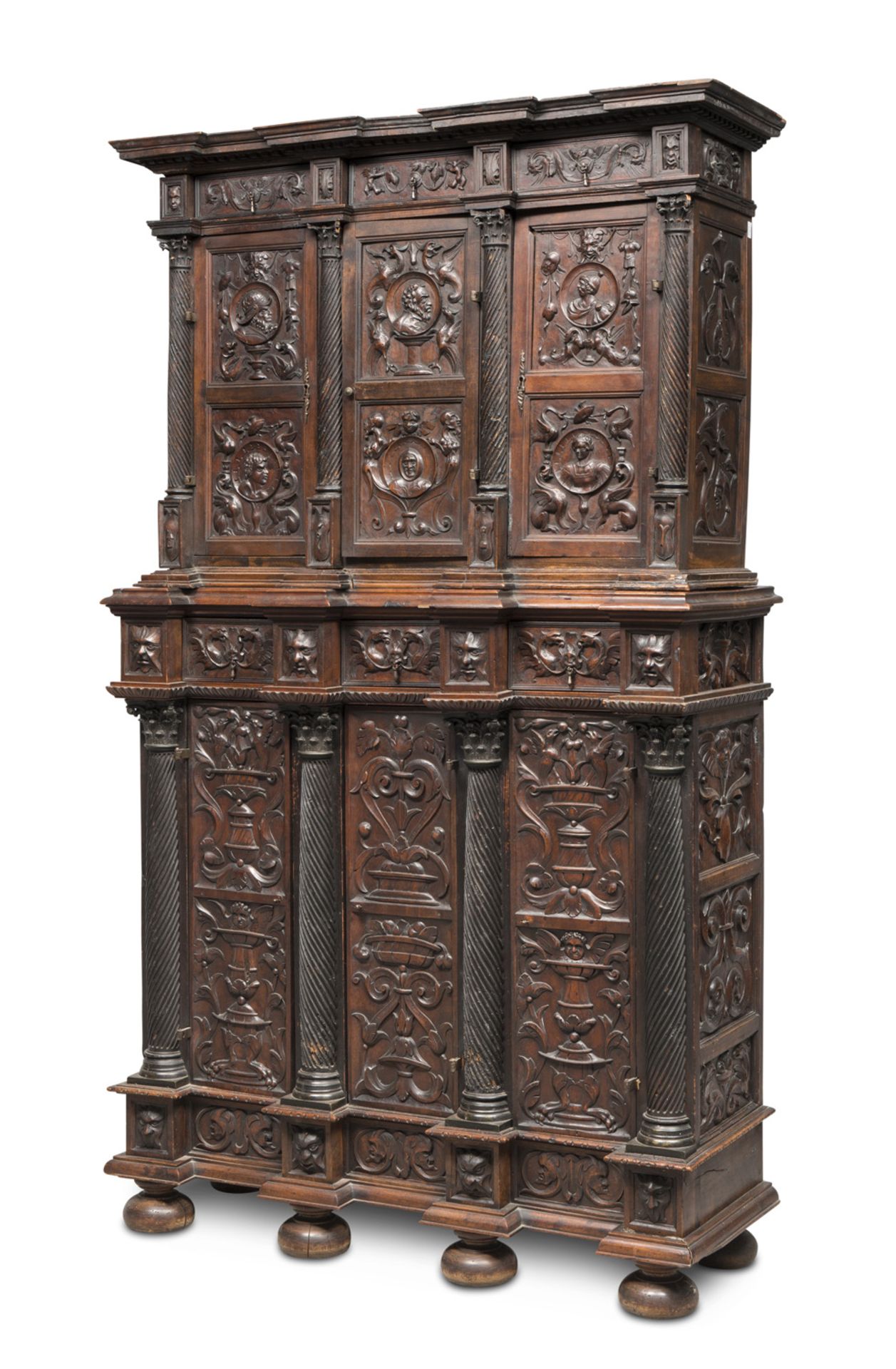 TWO-CORPS SIDEBOARD IN WALNUT, 19TH CENTURY of Renaissance style, sculpted to motifs of grotesque,