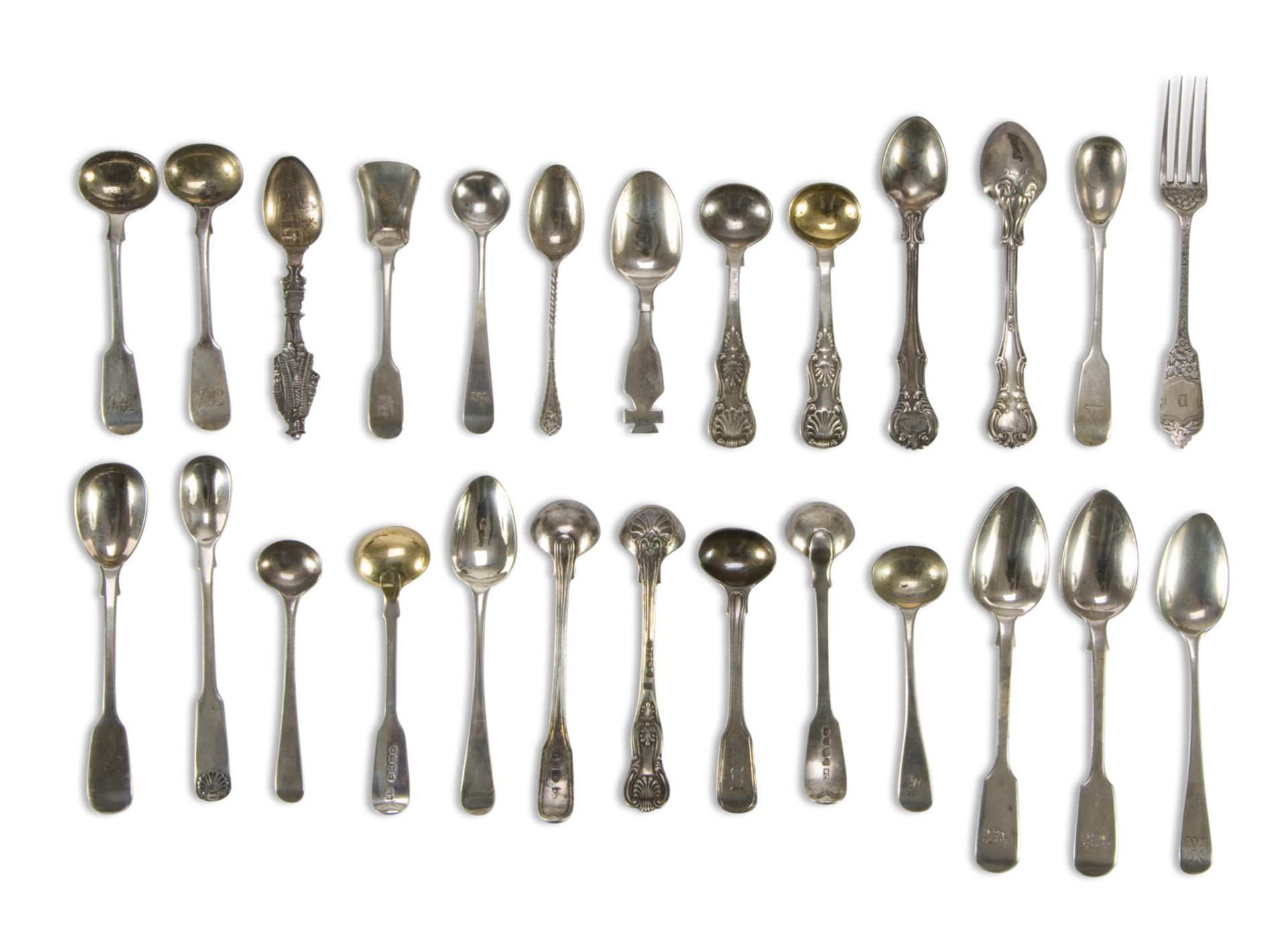 A QUANTITY OF TEASPOONS IN SILVER, VARIOUS PUNCHES AND EPOCHS some are enamelled. Total weight gr.