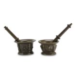 PAIR OF MORTARS WITH PESTLES IN BRONZE, END 16TH CENTURY body with column upright and daisies