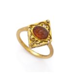 ATTRACTIVE RING with mount in yellow gold 18 kts., pierced body with antique carnelian engraved with