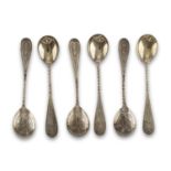 SIX TEASPOONS IN NIELLED SILVER, PUNCH MOSCOW 1881 engraved with floral motifs and initials. Total