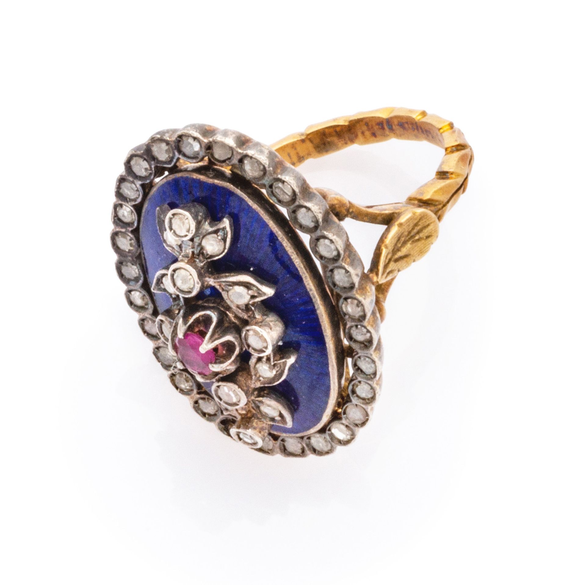 RING with mount in yellow gold 18 kts. and blue enameled silver, with raceme composition with rose