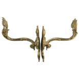 A PAIR OF CURTAIN RODS IN ORMOLU, 19TH CENTURY with double leaf finals. Measures cm. 20 x 6 x 17.