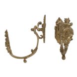 A PAIR OF CURTAIN RODS IN ORMOLU, 19TH CENTURY with floral coat of arms ending. Measures cm. 18 x