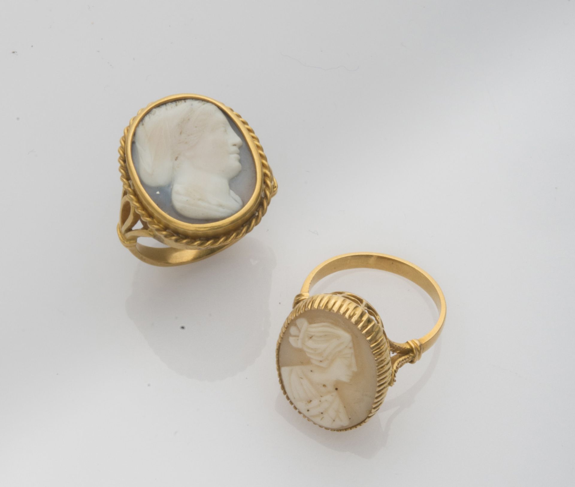 TWO ATTRACTIVE RINGS with mount in yellow gold 18 kts., with cameos of female profiles in 19th