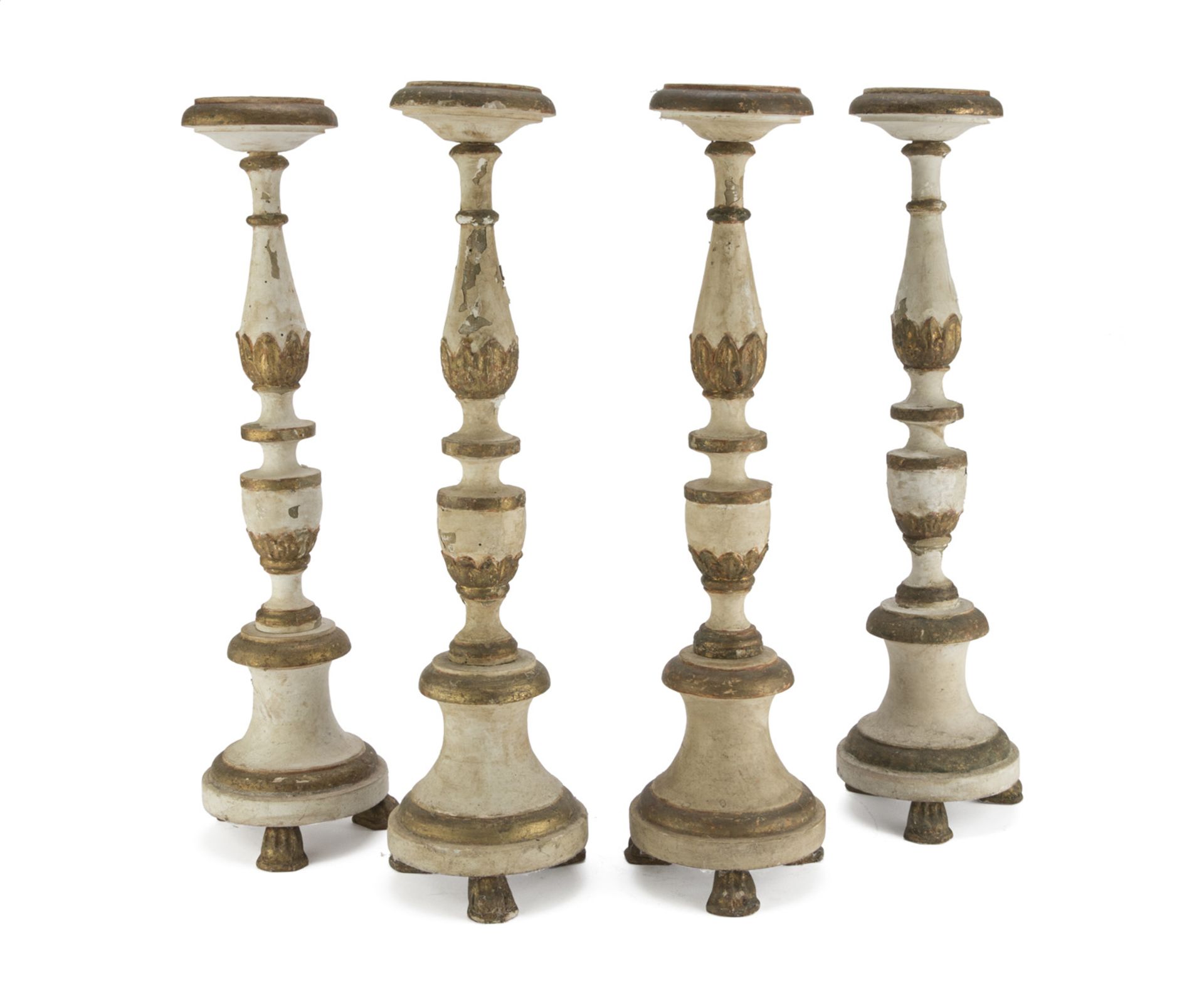 FOUR WHITE AND GOLD LACQUERED CANDLESTICKS, MARCHE LATE 18TH CENTURY cylindrical shaft i highlighted