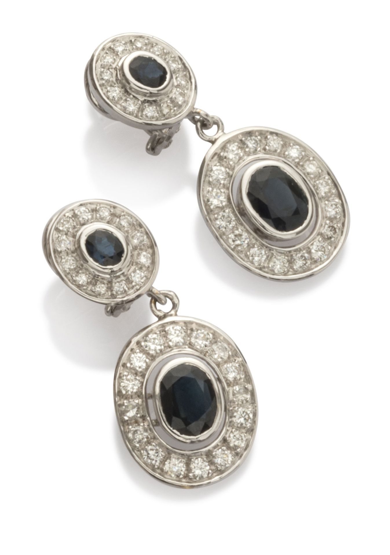 SPLENDID EARRINGS in white gold 18 kts., with pendants of oval shape with central sapphires edged by