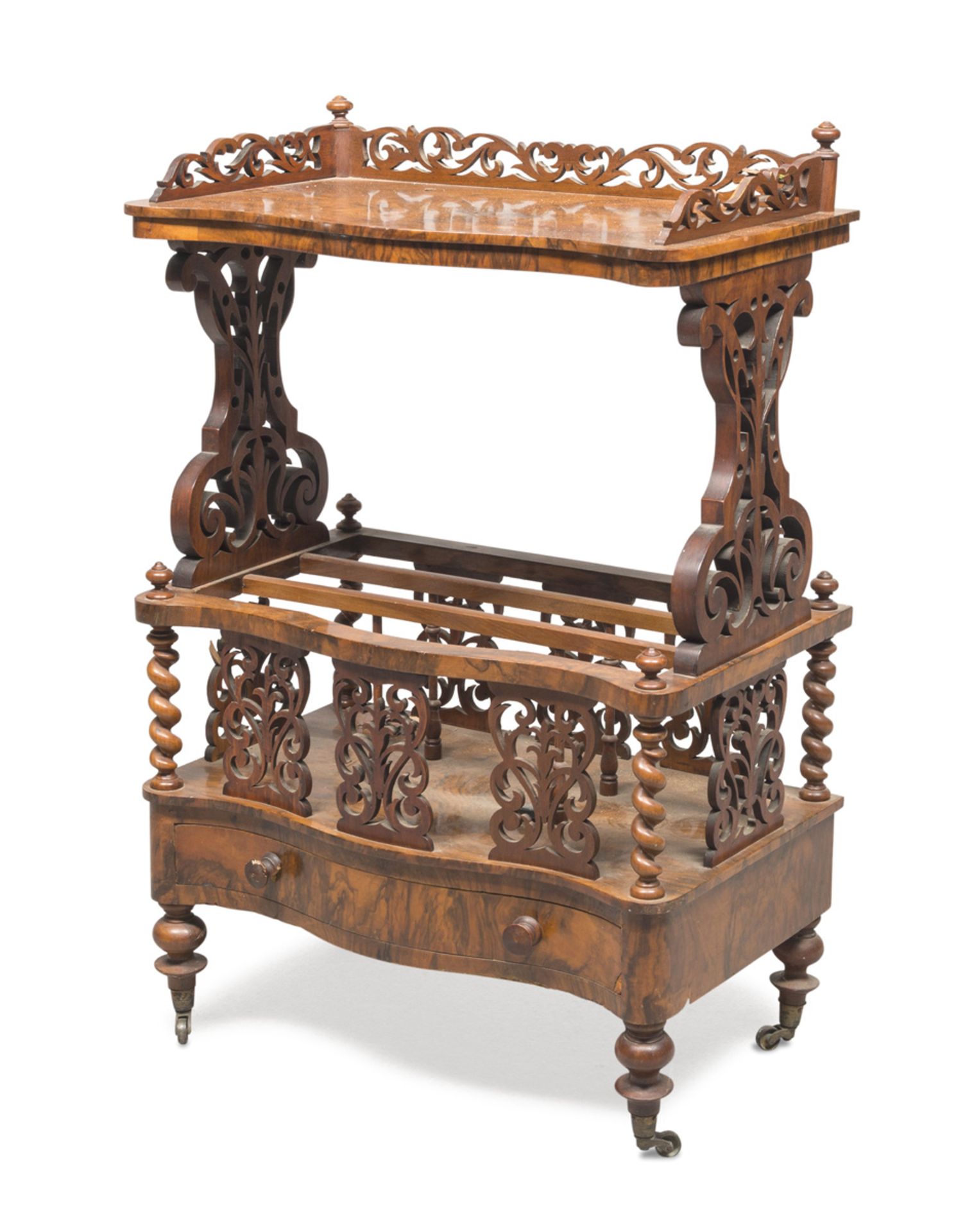 ETAGERE, ENGLAND EDWARDIAN PERIOD in olive briar with sides pierced to vegetal motifs. One drawer in
