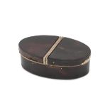 SNUFFBOX IN TURTLE, 18TH CENTURY of oval shape, with double compartment and finishes in gold.