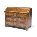 A BEAUTIFUL WALNUT SECRETAIRE, PIEDMONT 18TH CENTURY with reserves in rosewood. Inside with six