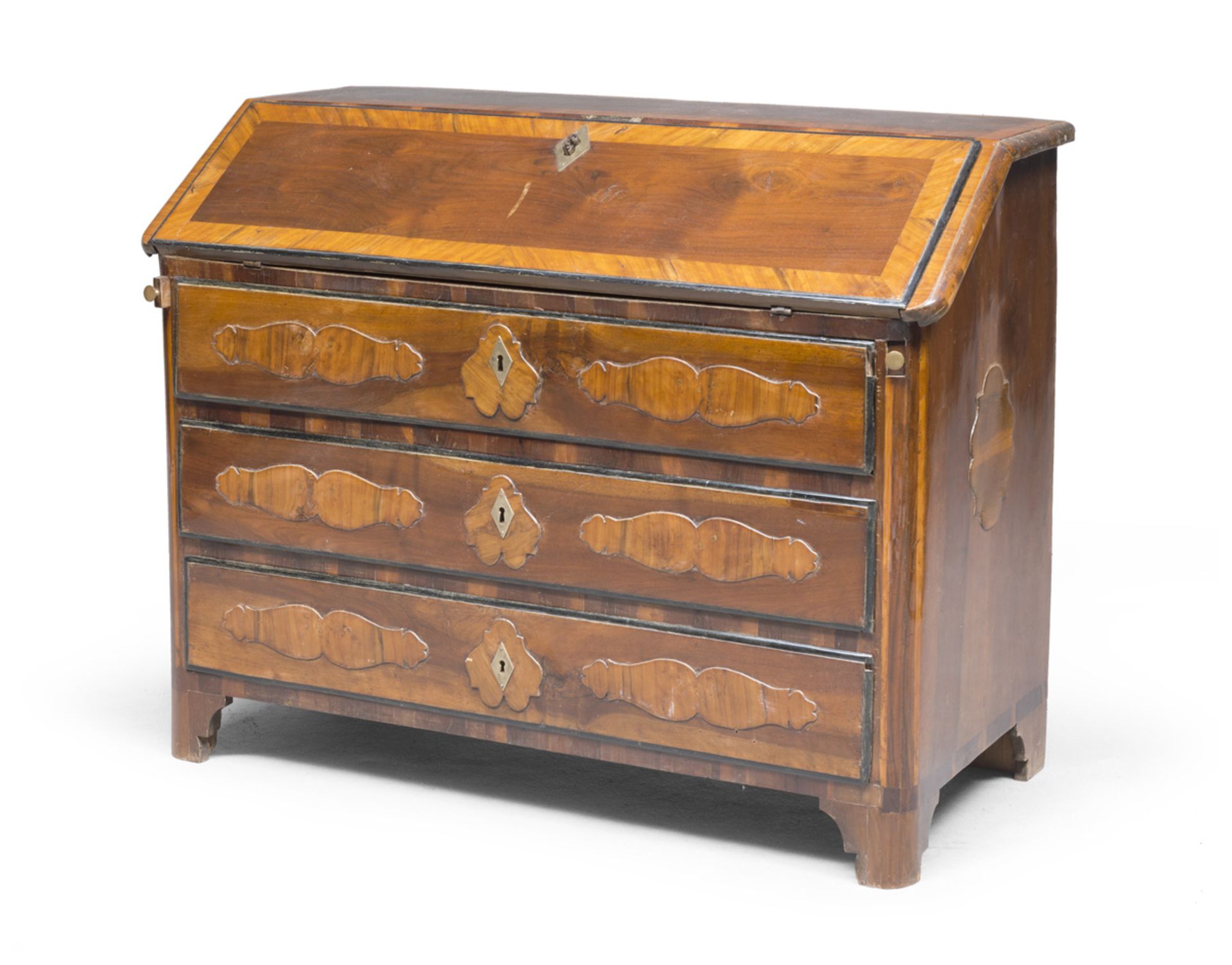 A BEAUTIFUL WALNUT SECRETAIRE, PIEDMONT 18TH CENTURY with reserves in rosewood. Inside with six