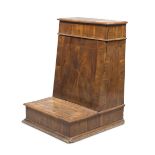 PRIE DIEU IN BRIAR WALNUT, EARLY 19TH CENTURY with thread in boxwood. A door on the front.