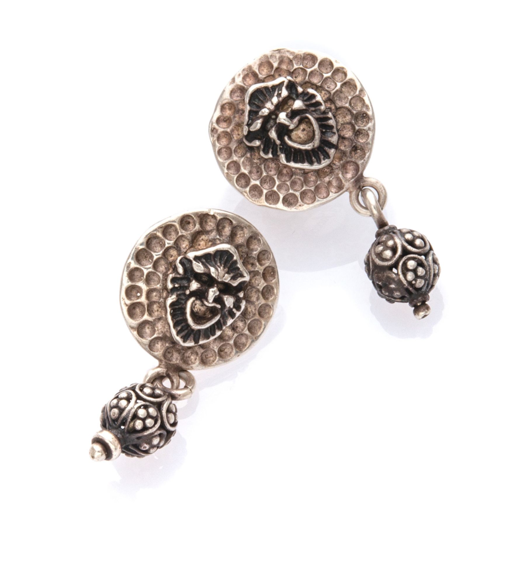 PAIR OF EARRINGS in silver, shaped to shield with pending spheres. Length cm. 3. COPPIA DI ORECCHINI