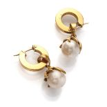 EARRINGS in yellow gold 18 kts., band with pending pearl in stylized leaves. Length cm.3,5, total