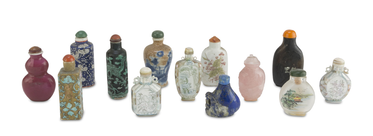 THIRTEEN SNUFF BOTTLES, CHINA 20TH CENTURY realized in porcelain, nacre, glass, lapis lazuli, pink