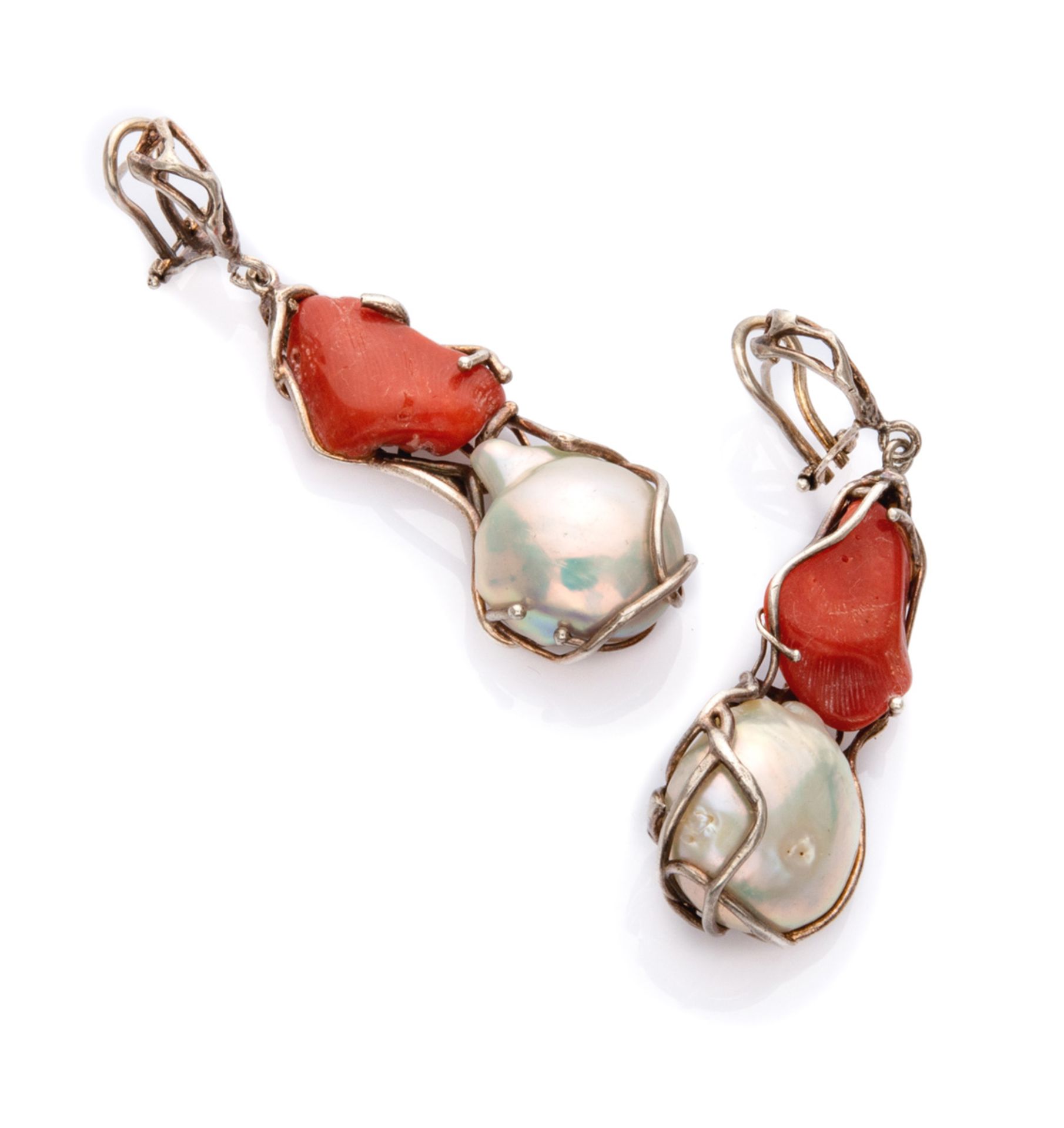 FANTASY EARRINGS in silver 800, decorated with pearls and red coral. Length cm. 6,00, total weight