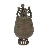 CONTAINER IN BRONZE WITH BURNISHED PATINA, AFRICA 20TH CENTURY decorated with engravings of