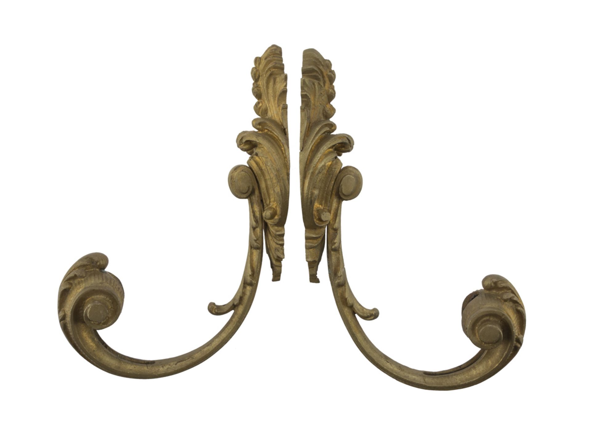 A PAIR OF ORMOLU CURTAIN RODS, LATE 18TH CENTURY with leafy arm. Measures cm. 23 x 7 x 16. COPPIA DI