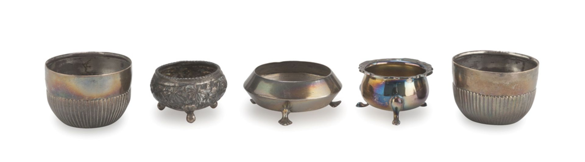 FIVE SALTCELLARS IN SILVER, UNITED KINGDOM, LATE 19TH CENTURY fluted and chiseled bodies. Various