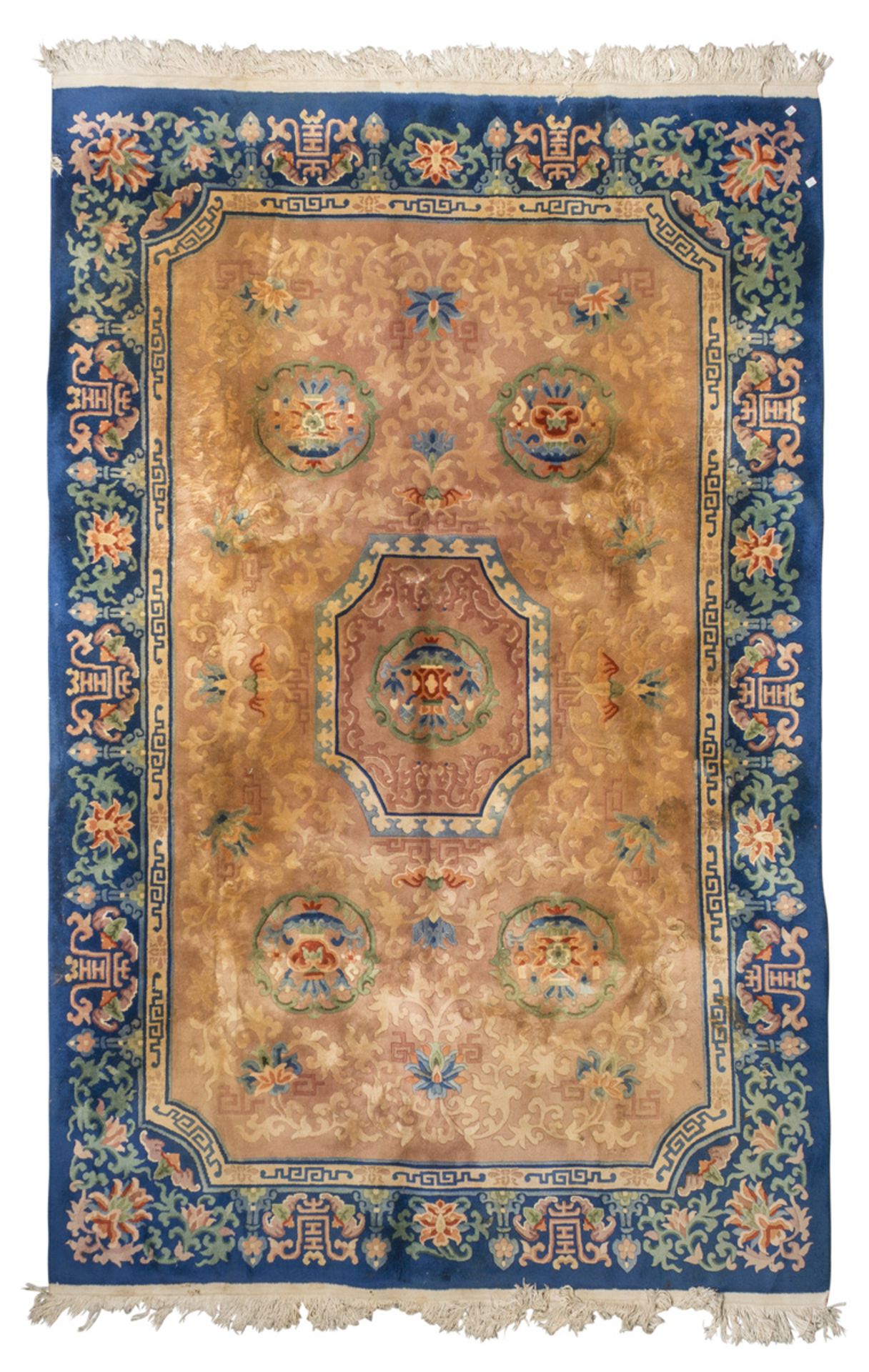 BEAUTIFUL CHINESE CARPET, TIEN-TSIN MID-20TH CENTURY medallions with cloudlets and central cartouche