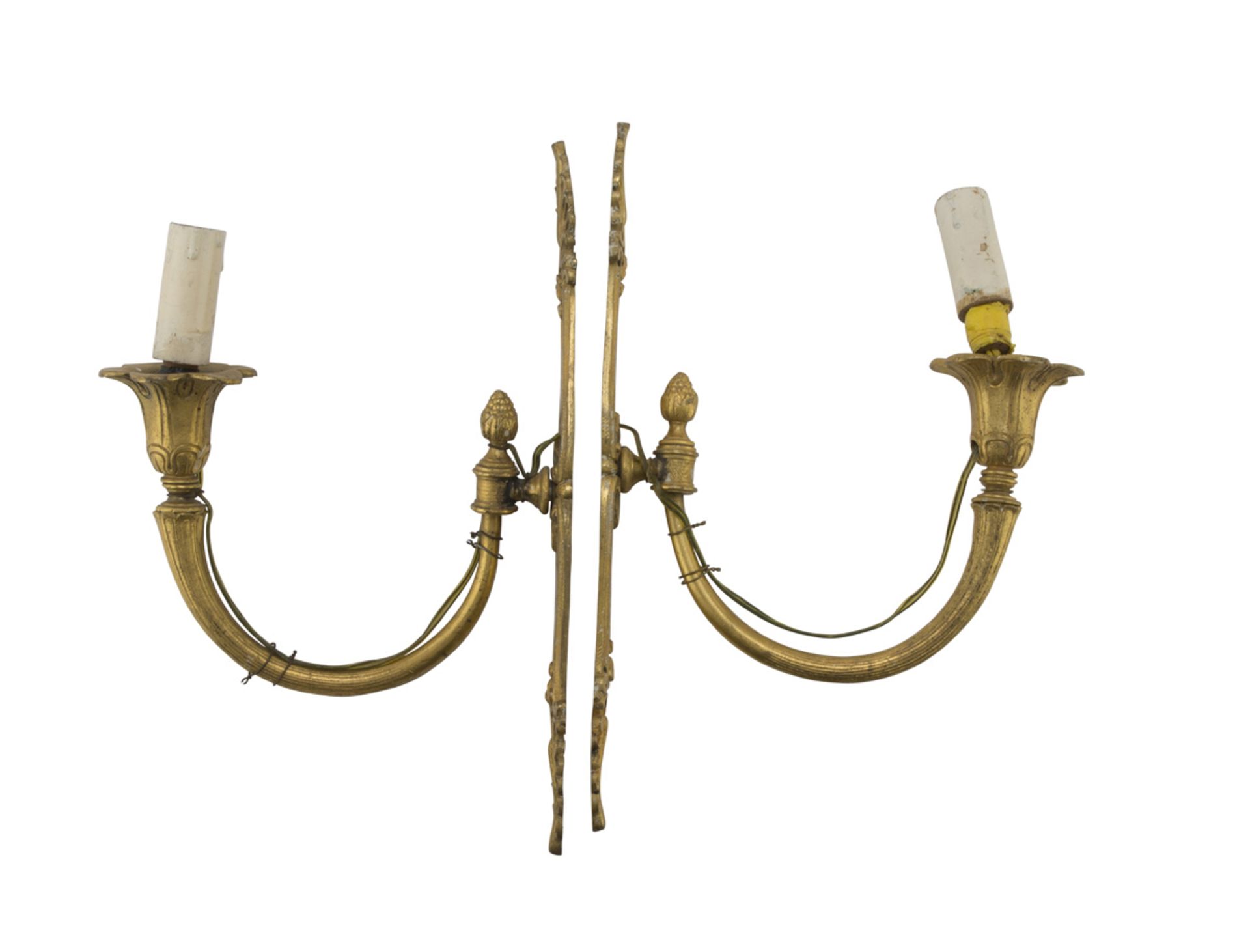 A PAIR OF APPLIQUES IN ORMOLU, EARLY 19TH CENTURY with vegetal chisels and cornucopia arms. Measures