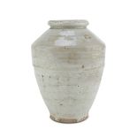 CERAMIC VASE, CHINA 17TH CENTURY body of linear shape with cream glaze. Measures cm. 20 x 15. VASO