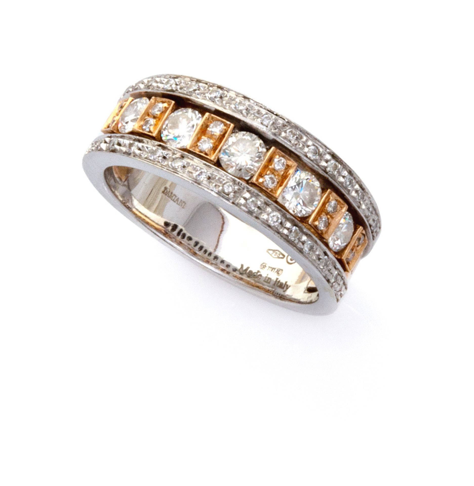 SPLENDID DIAMIANI RING in white and yellow gold 18 kts., band with lines of diamonds. Diamonds ct.