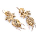 EARRINGS BORBONIC STYLE in yellow gold 18 kts., with mobile pending bodies embellished with