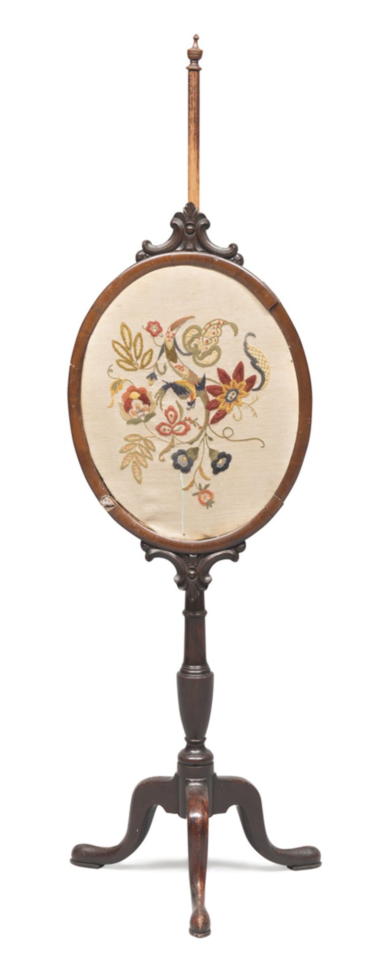 FIRE SCREEN IN MAHAGONY, 19TH CENTURY oval shape, with small tapestry embroidered with flowers.
