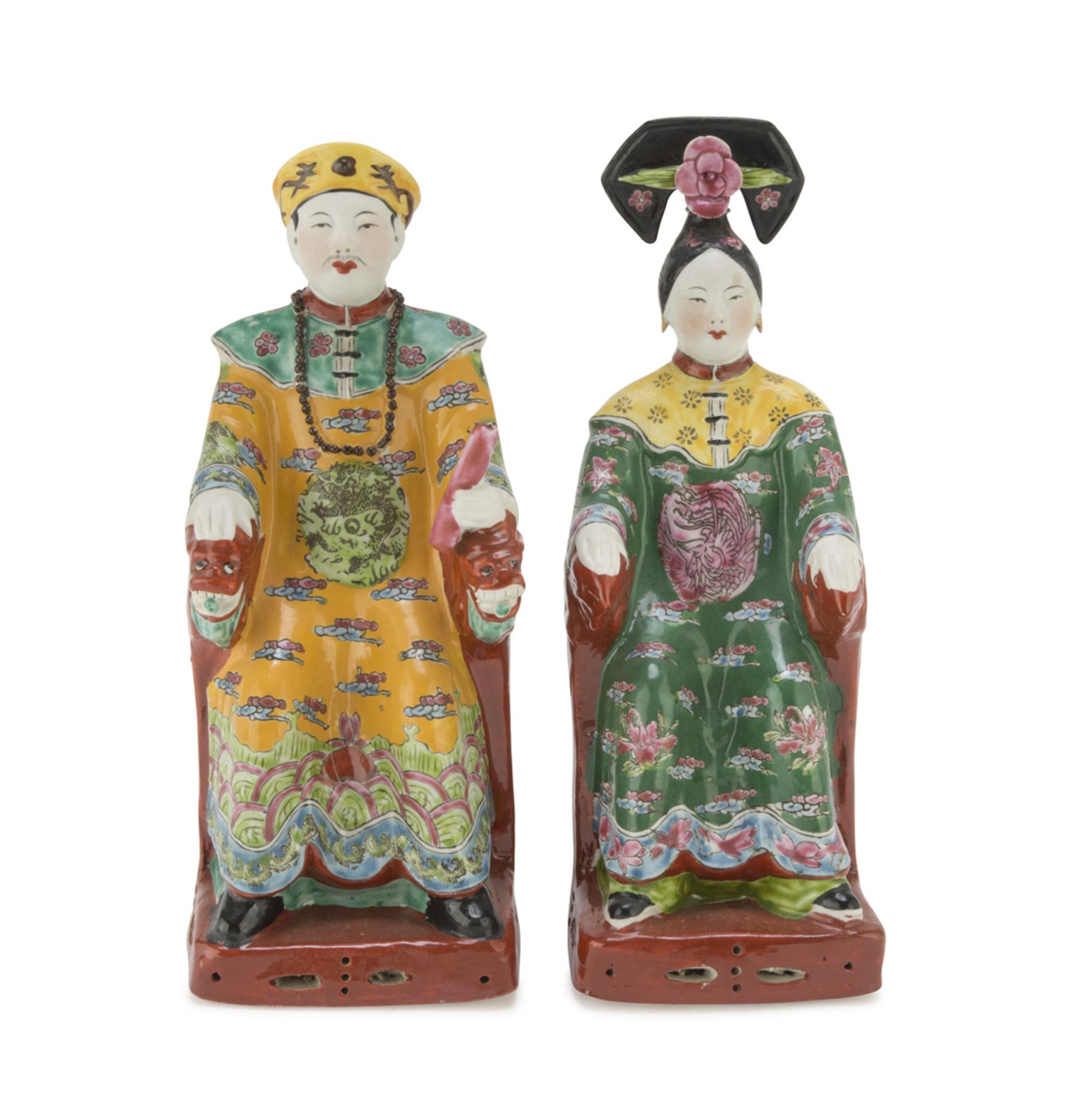 A PAIR OF PORCELAIN SCULPTURES IN POLYCHROME ENAMELS, CHINA 20TH CENTURY representing two official