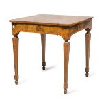 BEAUTIFUL SMALL TABLE IN BRIAR WALNUT PROBABLY EMILIA END 18TH CENTURY