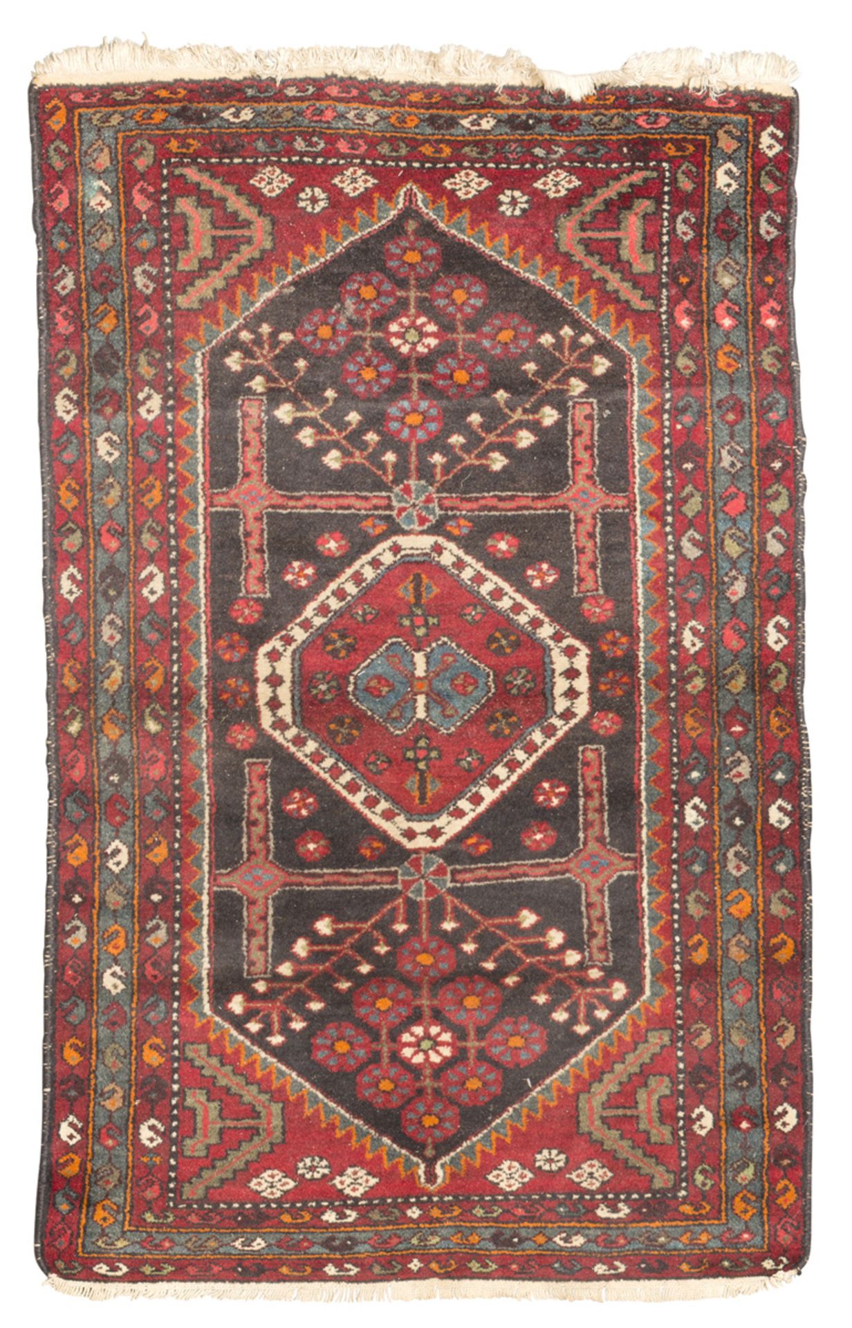 PERSIAN YALAMEH CARPET EARLY 20TH CENTURY