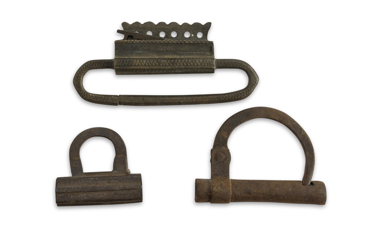 THREE SMALL PADLOCKS IN IRON 17TH-18TH CENTURY