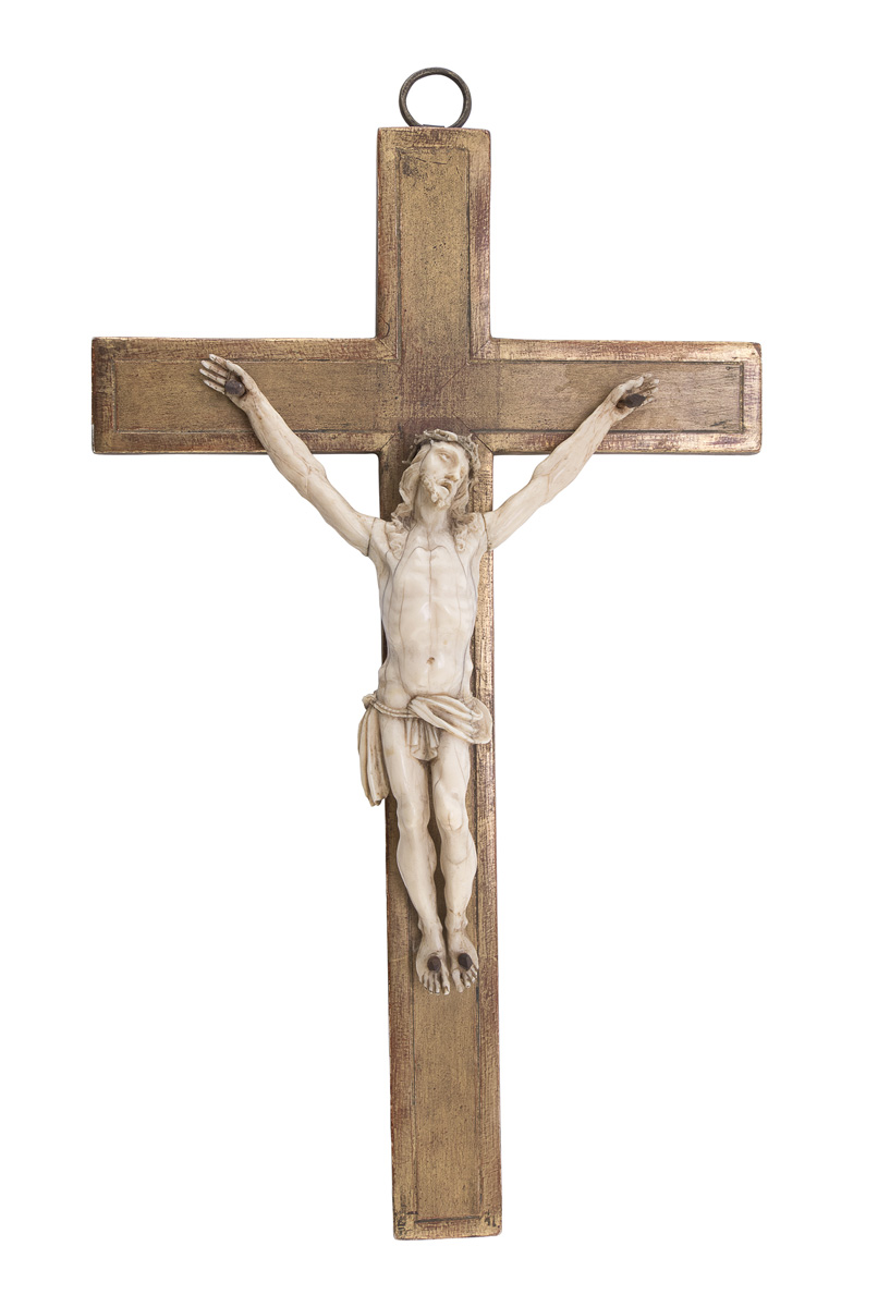 SMALL CRUCIFIX IN IVORY 18TH CENTURY