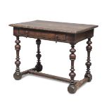 DESK IN WALNUT - CENTRAL ITALY ELEMENTS OF THE 18TH CENTURY