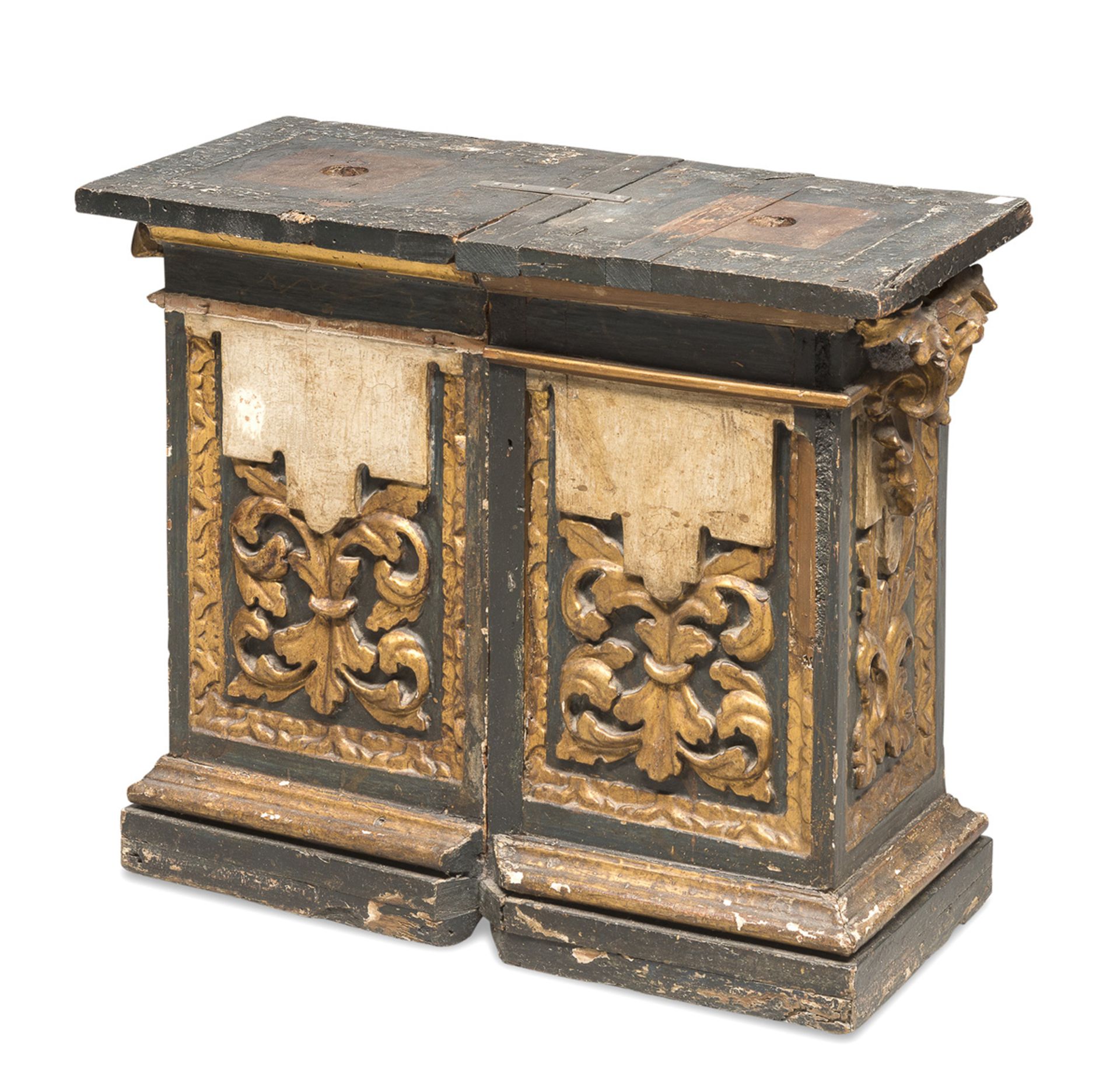 PEDESTAL IN LACQUERED WOOD - CENTRAL ITALY 18TH CENTURY